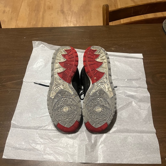 Kyrie 6 “bred” Size 9